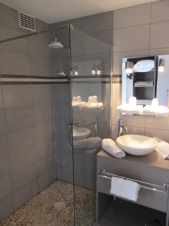 Hotel Contact De France 2*