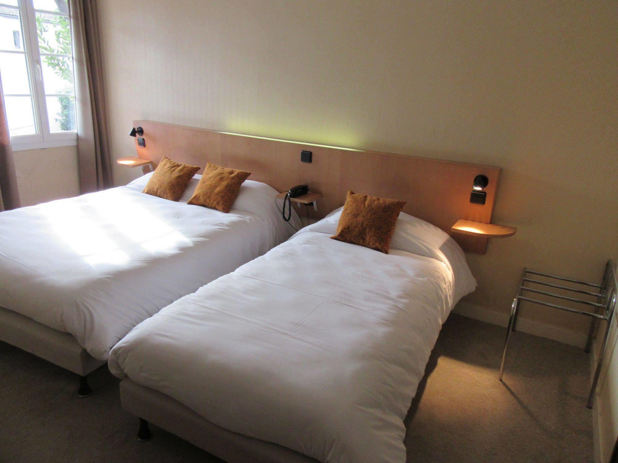 Contact De France Hotel