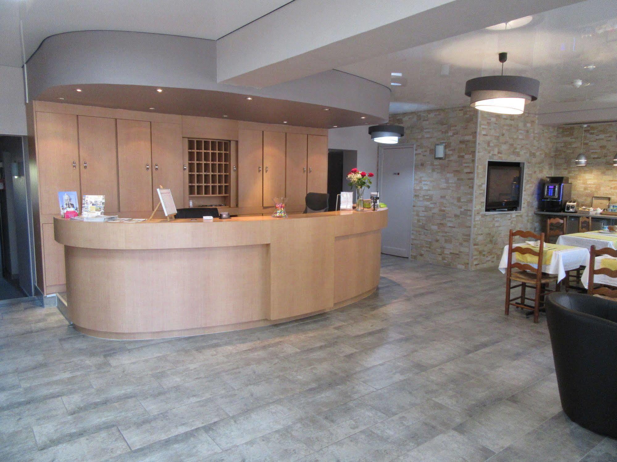 Contact De France Hotel 2*
