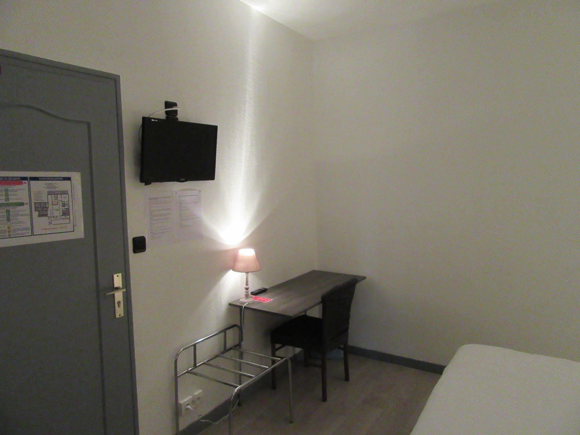 Contact De France Hotel