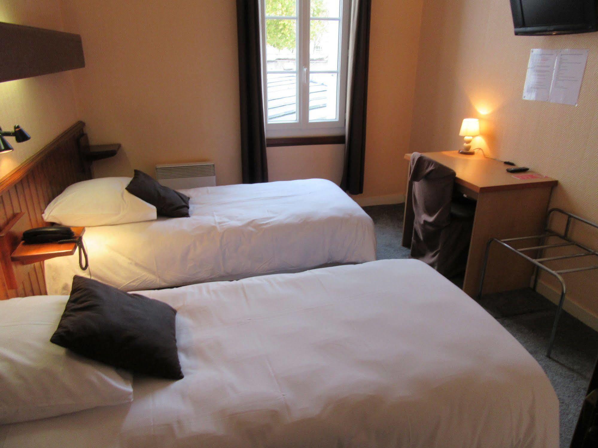 Hotel Contact De France 2*
