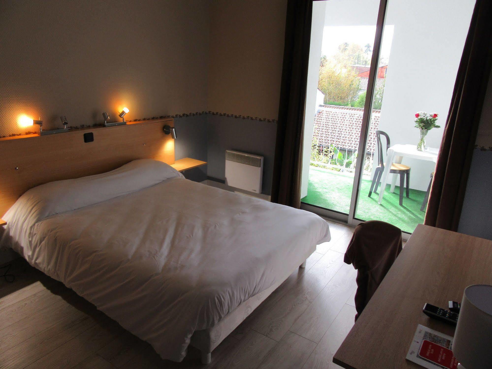 Hotel Contact De France