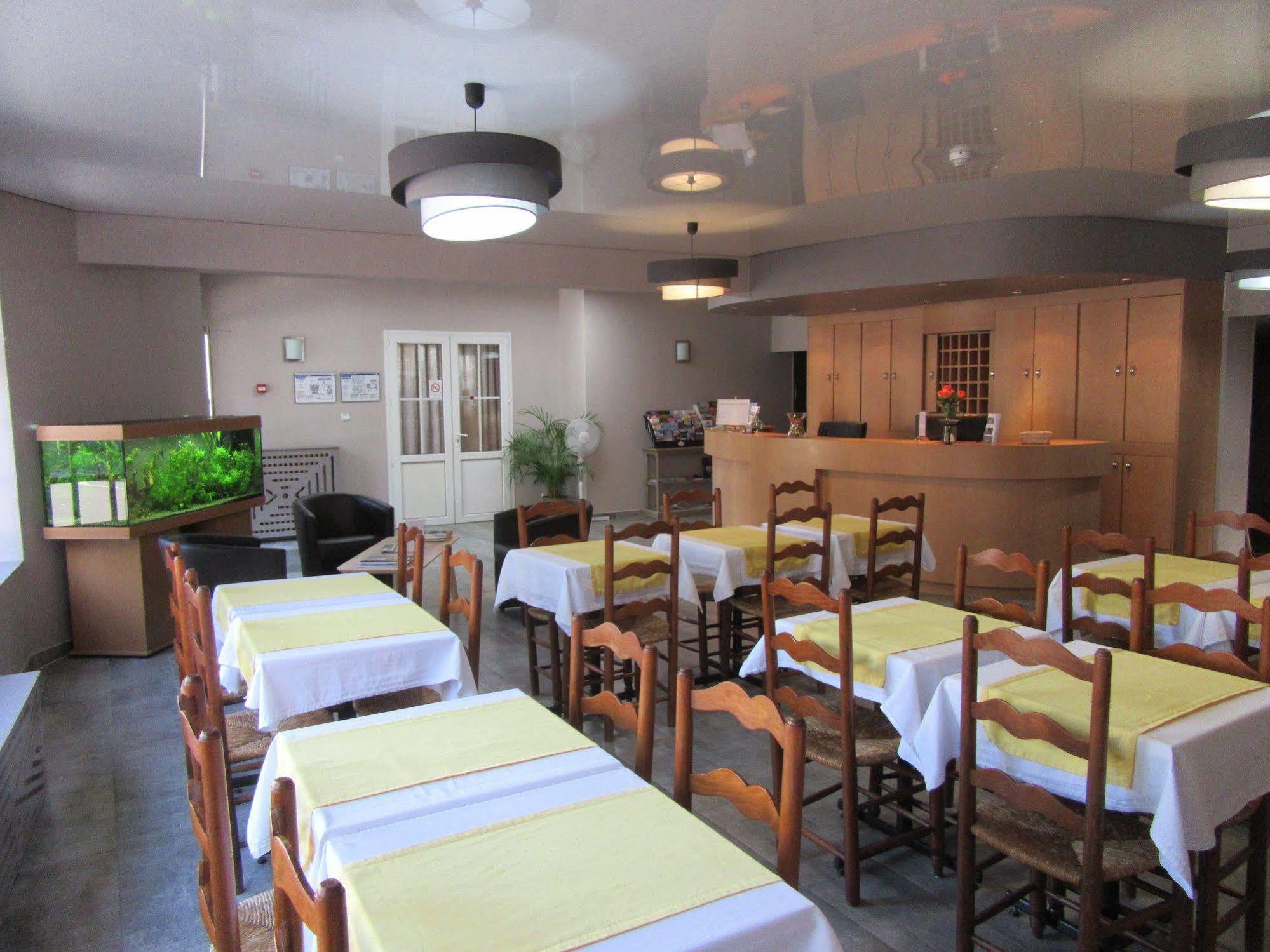 Contact De France Hotel Saintes