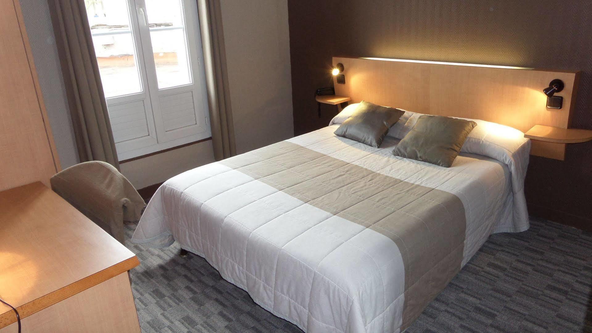 Contact De France Hotel